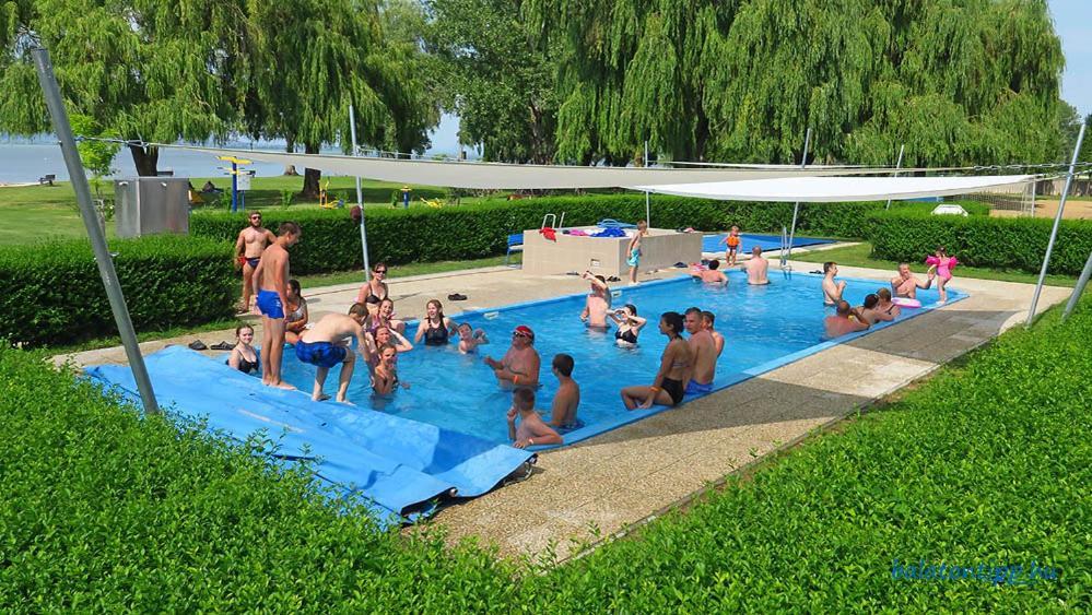 Апартаменти Iranybereny Rezidencia Балатонберийнь Екстер'єр фото